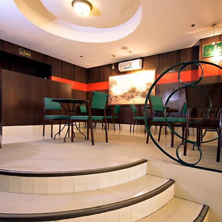 Eurotel Makati Макати Экстерьер фото