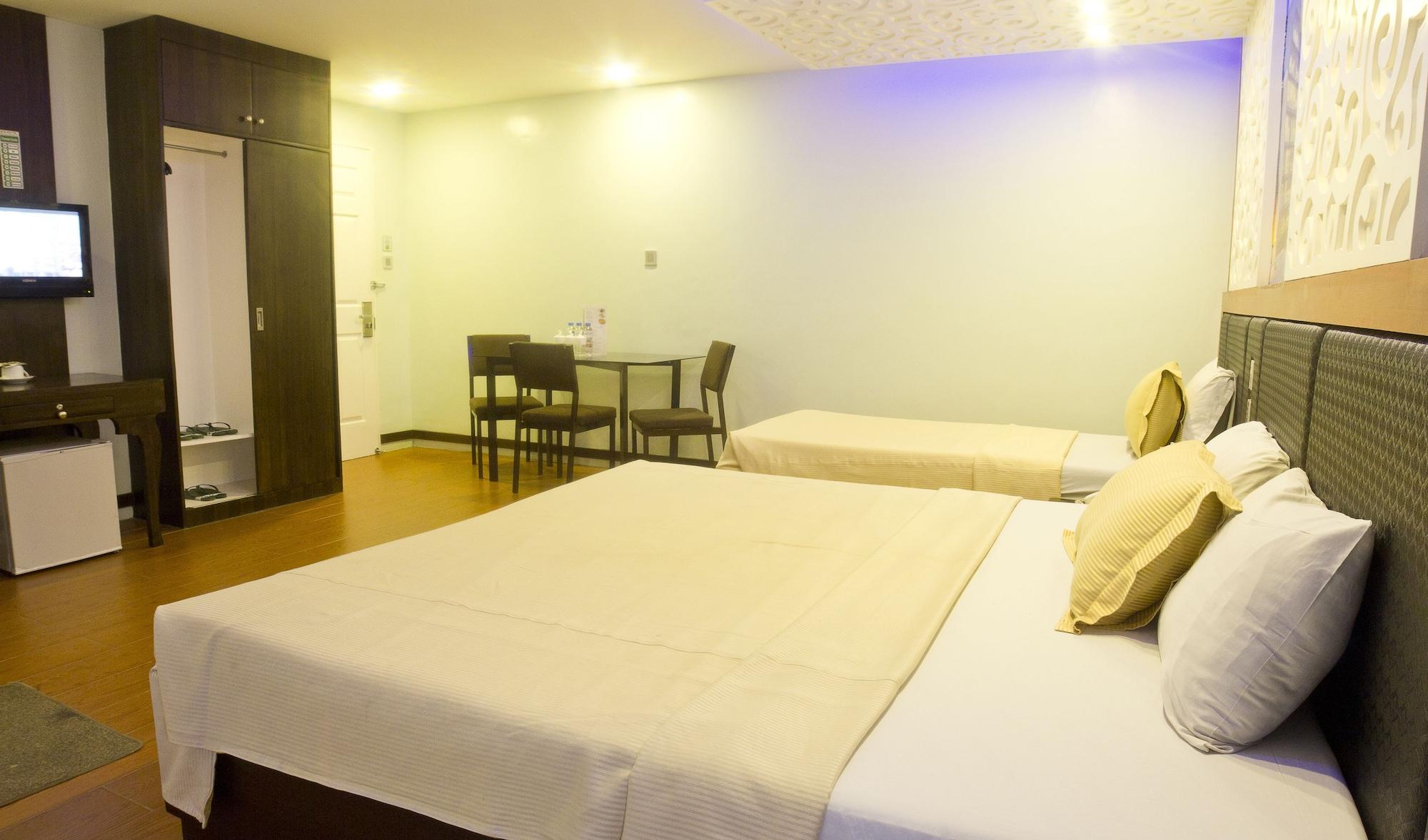 Eurotel Makati Макати Экстерьер фото