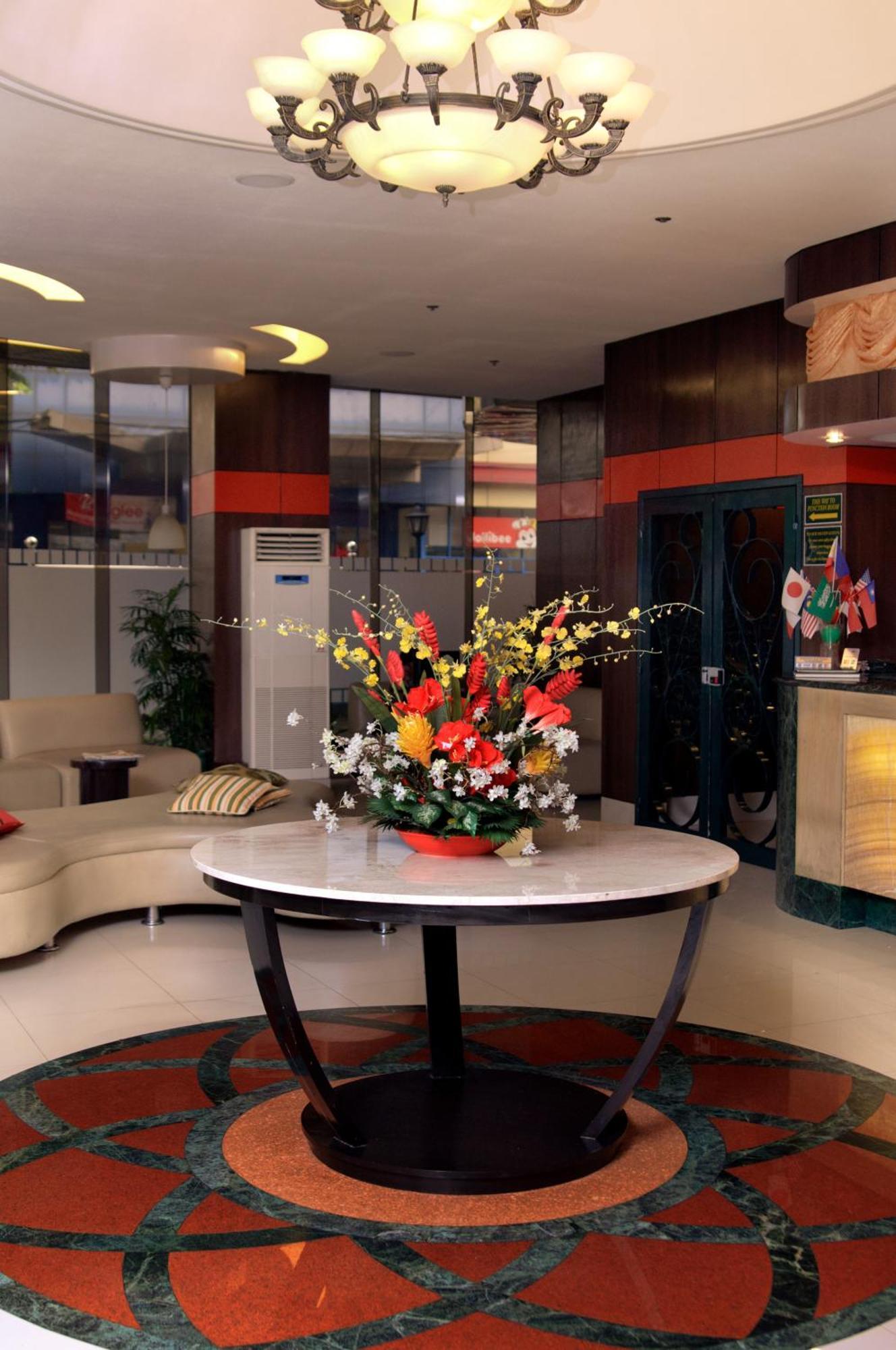 Eurotel Makati Макати Экстерьер фото